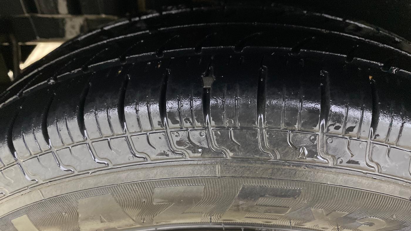 2014 Maruti Swift VXI, Petrol, Manual, 88,640 km, Right Rear Tyre Tread