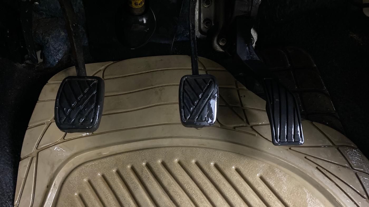 2014 Maruti Swift VXI, Petrol, Manual, 88,640 km, Pedals