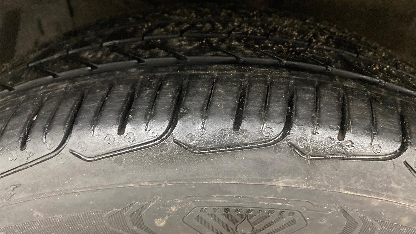 2022 Maruti Ciaz ALPHA 1.5 SHVS PETROL, Petrol, Manual, 96,490 km, Left Front Tyre Tread
