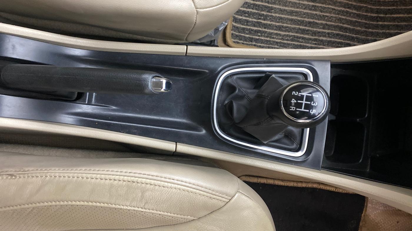 2022 Maruti Ciaz ALPHA 1.5 SHVS PETROL, Petrol, Manual, 96,490 km, Gear Lever