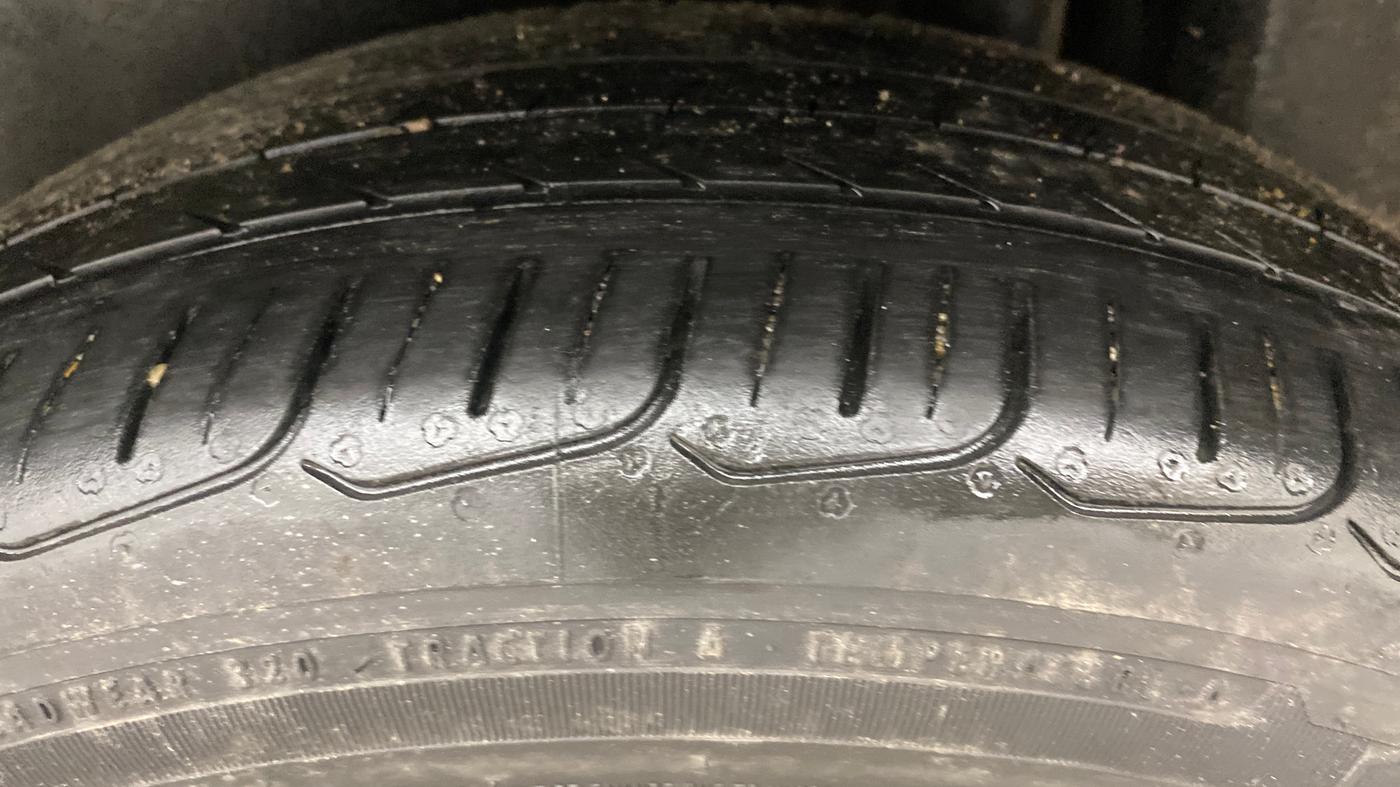 2022 Maruti Ciaz ALPHA 1.5 SHVS PETROL, Petrol, Manual, 96,490 km, Left Rear Tyre Tread