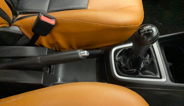 2019 Maruti Swift VXI, Petrol, Manual, 65,646 km, Gear Lever