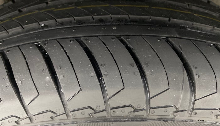 2022 Maruti Dzire ZXI Plus AMT, Petrol, Automatic, 98,910 km, Right Rear Tyre Tread