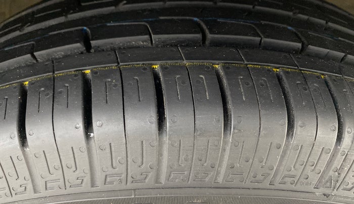 2022 Maruti Dzire ZXI Plus AMT, Petrol, Automatic, 98,910 km, Right Front Tyre Tread