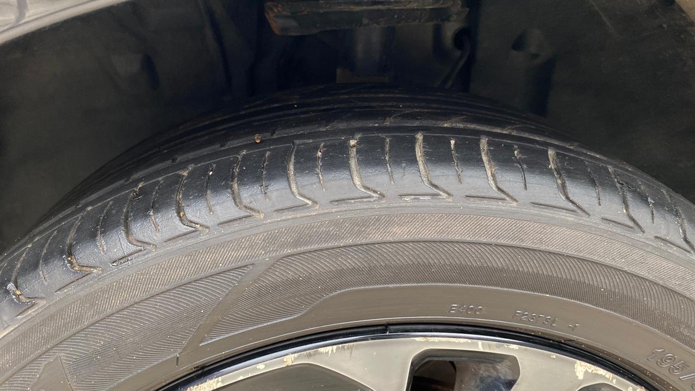 2023 Tata ALTROZ  XZA Plus Sunroof Dark Edition, Petrol, Automatic, 80,408 km, Left Front Tyre Tread
