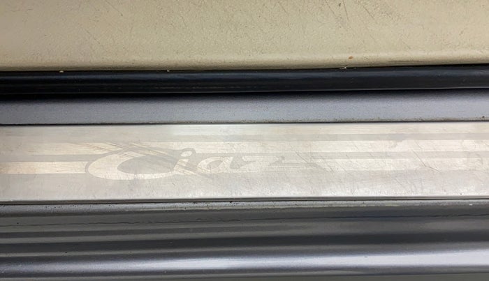 2016 Maruti Ciaz ZXI, Petrol, Manual, 85,280 km, Left running board - Minor scratches