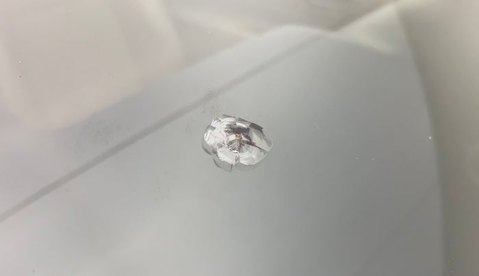 2016 Maruti Ciaz ZXI, Petrol, Manual, 85,280 km, Front windshield - Minor spot on windshield