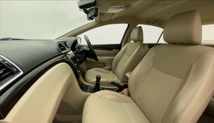 2016 Maruti Ciaz ZXI, Petrol, Manual, 85,280 km, Right Side Front Door Cabin