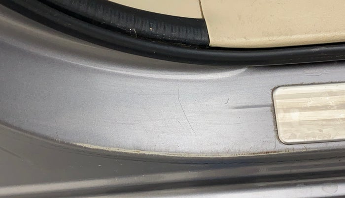 2016 Maruti Ciaz ZXI, Petrol, Manual, 85,280 km, Right running board - Minor scratches