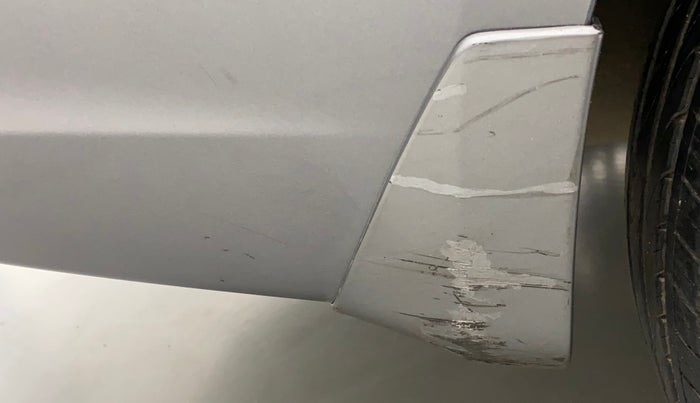 2016 Maruti Ciaz ZXI, Petrol, Manual, 85,280 km, Rear bumper - Minor scratches