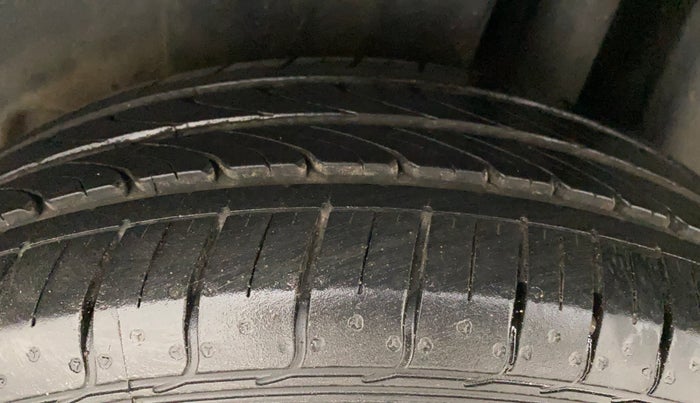 2016 Maruti Ciaz ZXI, Petrol, Manual, 85,280 km, Left Rear Tyre Tread