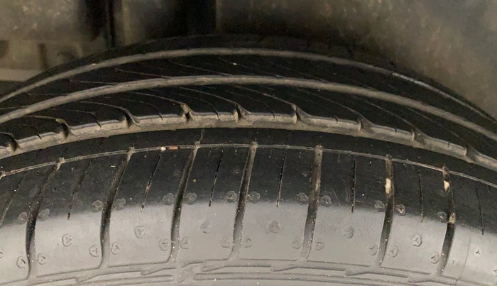 2016 Maruti Ciaz ZXI, Petrol, Manual, 85,280 km, Right Rear Tyre Tread