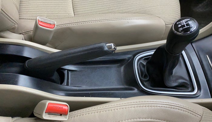 2016 Maruti Ciaz ZXI, Petrol, Manual, 85,280 km, Gear Lever