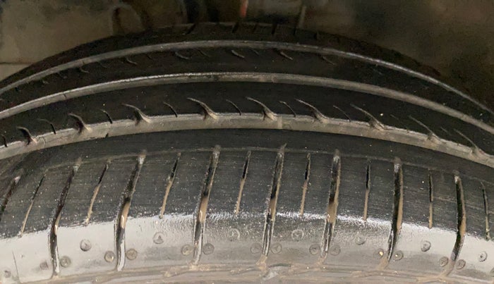 2016 Maruti Ciaz ZXI, Petrol, Manual, 85,280 km, Left Front Tyre Tread