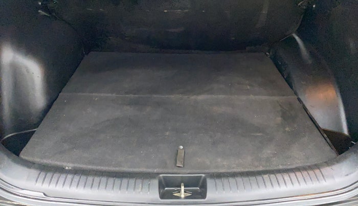 2018 Hyundai Creta 1.4 S CRDI, Diesel, Manual, 84,898 km, Boot Inside