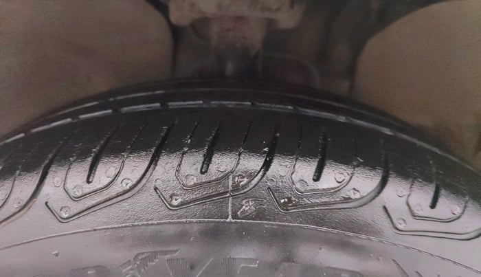 2013 Ford Figo EXI 1.2 PETROL, Petrol, Manual, 1,02,975 km, Right Front Tyre Tread