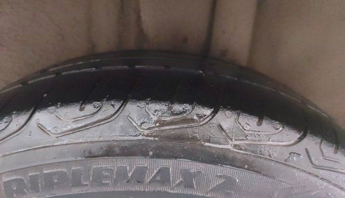 2013 Ford Figo EXI 1.2 PETROL, Petrol, Manual, 1,02,975 km, Left Rear Tyre Tread