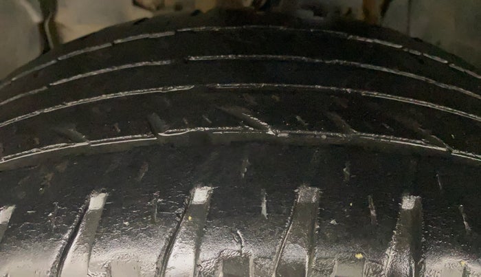 2017 Renault Duster RXS CVT, Petrol, Automatic, 77,297 km, Left Front Tyre Tread