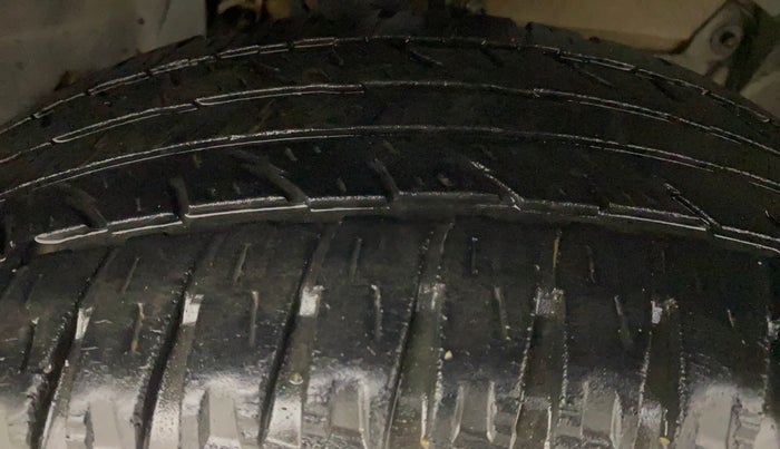 2017 Renault Duster RXS CVT, Petrol, Automatic, 77,297 km, Right Front Tyre Tread