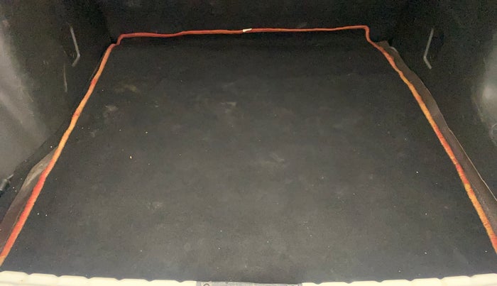 2017 Renault Duster RXS CVT, Petrol, Automatic, 77,297 km, Boot Inside