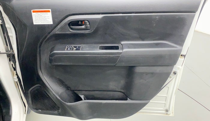 2021 Maruti New Wagon-R LXI CNG 1.0 L, CNG, Manual, 44,293 km, Driver Side Door Panels Control