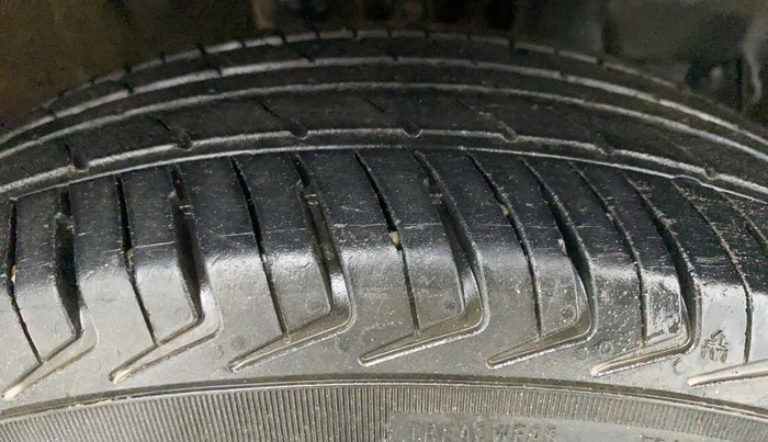 2021 Maruti New Wagon-R LXI CNG 1.0 L, CNG, Manual, 44,293 km, Right Front Tyre Tread