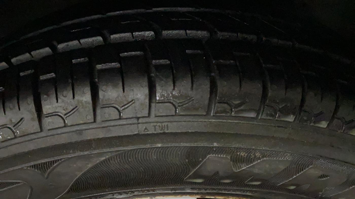 2016 Hyundai Eon D-LITE+, Petrol, Manual, 33,390 km, Right Front Tyre Tread