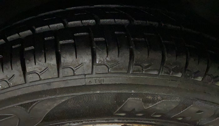 2016 Hyundai Eon D-LITE+, Petrol, Manual, 33,390 km, Right Front Tyre Tread