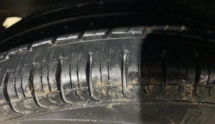 2016 Hyundai Eon D-LITE+, Petrol, Manual, 33,390 km, Left Front Tyre Tread