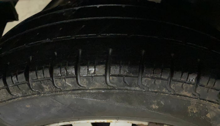 2016 Hyundai Eon D-LITE+, Petrol, Manual, 33,390 km, Right Rear Tyre Tread