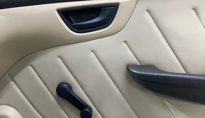 2016 Hyundai Eon D-LITE+, Petrol, Manual, 33,390 km, Driver Side Door Panels Control