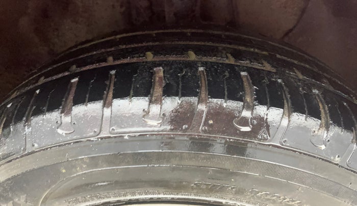 2015 Hyundai Elite i20 MAGNA 1.2, Petrol, Manual, 49,578 km, Right Front Tyre Tread