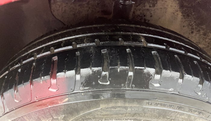 2015 Hyundai Elite i20 MAGNA 1.2, Petrol, Manual, 49,578 km, Left Front Tyre Tread