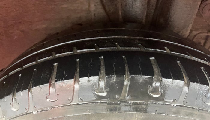 2015 Hyundai Elite i20 MAGNA 1.2, Petrol, Manual, 49,578 km, Left Rear Tyre Tread