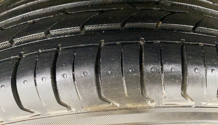 2016 Hyundai Grand i10 ASTA AT 1.2 KAPPA VTVT, Petrol, Automatic, 62,887 km, Right Rear Tyre Tread