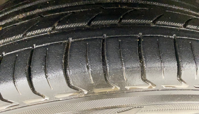 2016 Hyundai Grand i10 ASTA AT 1.2 KAPPA VTVT, Petrol, Automatic, 62,887 km, Right Front Tyre Tread