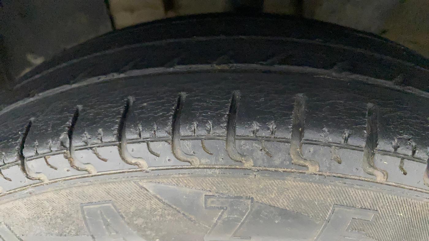 2018 Renault Kwid RXT 1.0 AMT (O), Petrol, Automatic, 43,879 km, Left Front Tyre Tread