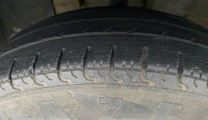 2018 Renault Kwid RXT 1.0 AMT (O), Petrol, Automatic, 43,879 km, Left Front Tyre Tread