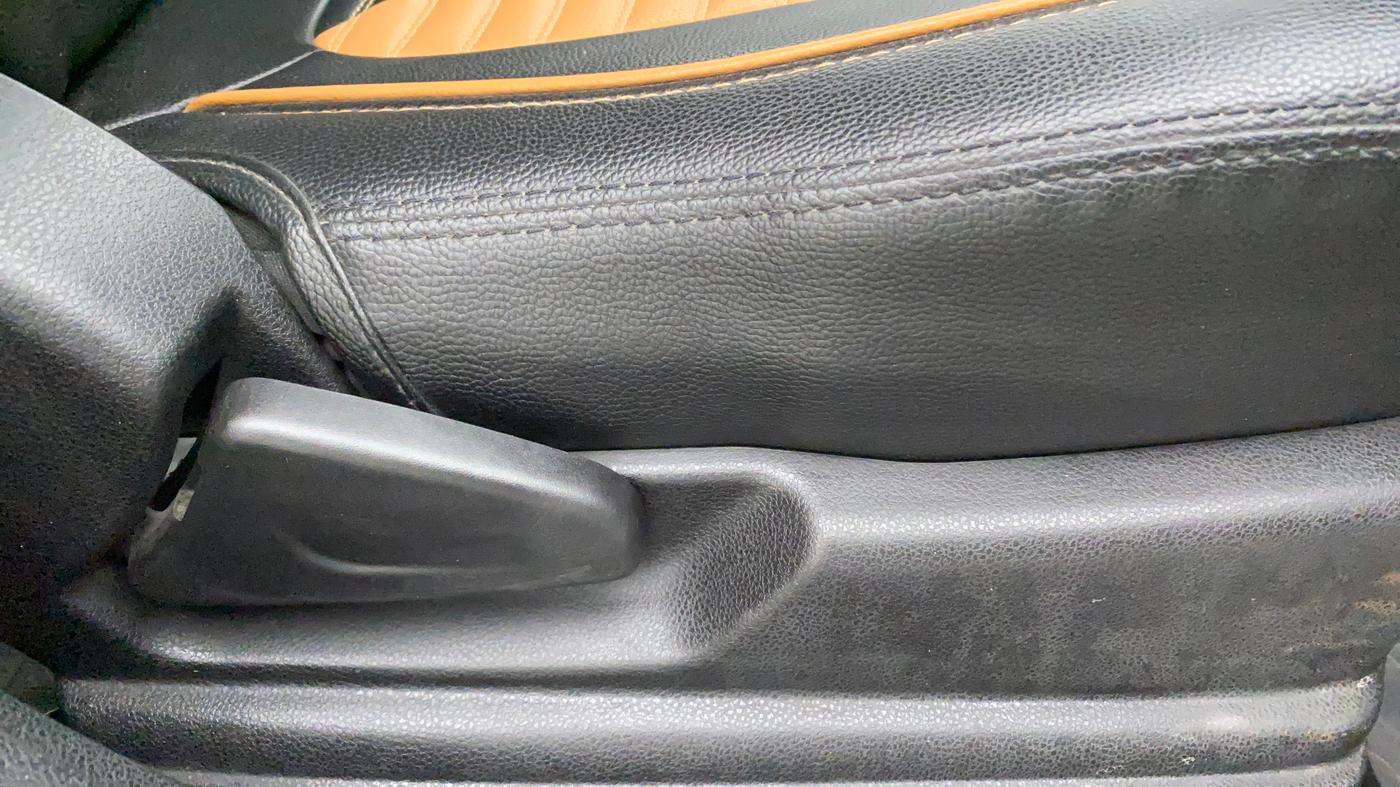 2018 Renault Kwid RXT 1.0 AMT (O), Petrol, Automatic, 43,879 km, Driver Side Adjustment Panel