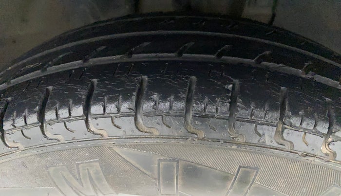2018 Renault Kwid RXT 1.0 AMT (O), Petrol, Automatic, 43,879 km, Right Front Tyre Tread