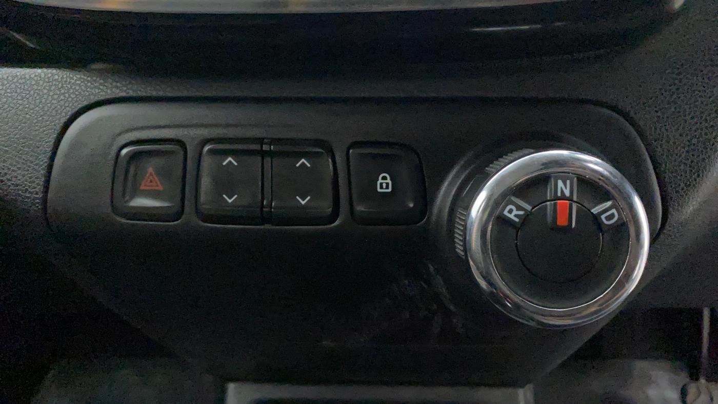2018 Renault Kwid RXT 1.0 AMT (O), Petrol, Automatic, 43,879 km, Gear Lever