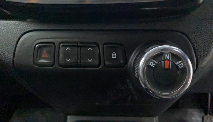 2018 Renault Kwid RXT 1.0 AMT (O), Petrol, Automatic, 43,879 km, Gear Lever