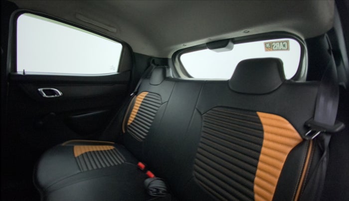 2018 Renault Kwid RXT 1.0 AMT (O), Petrol, Automatic, 43,879 km, Right Side Rear Door Cabin