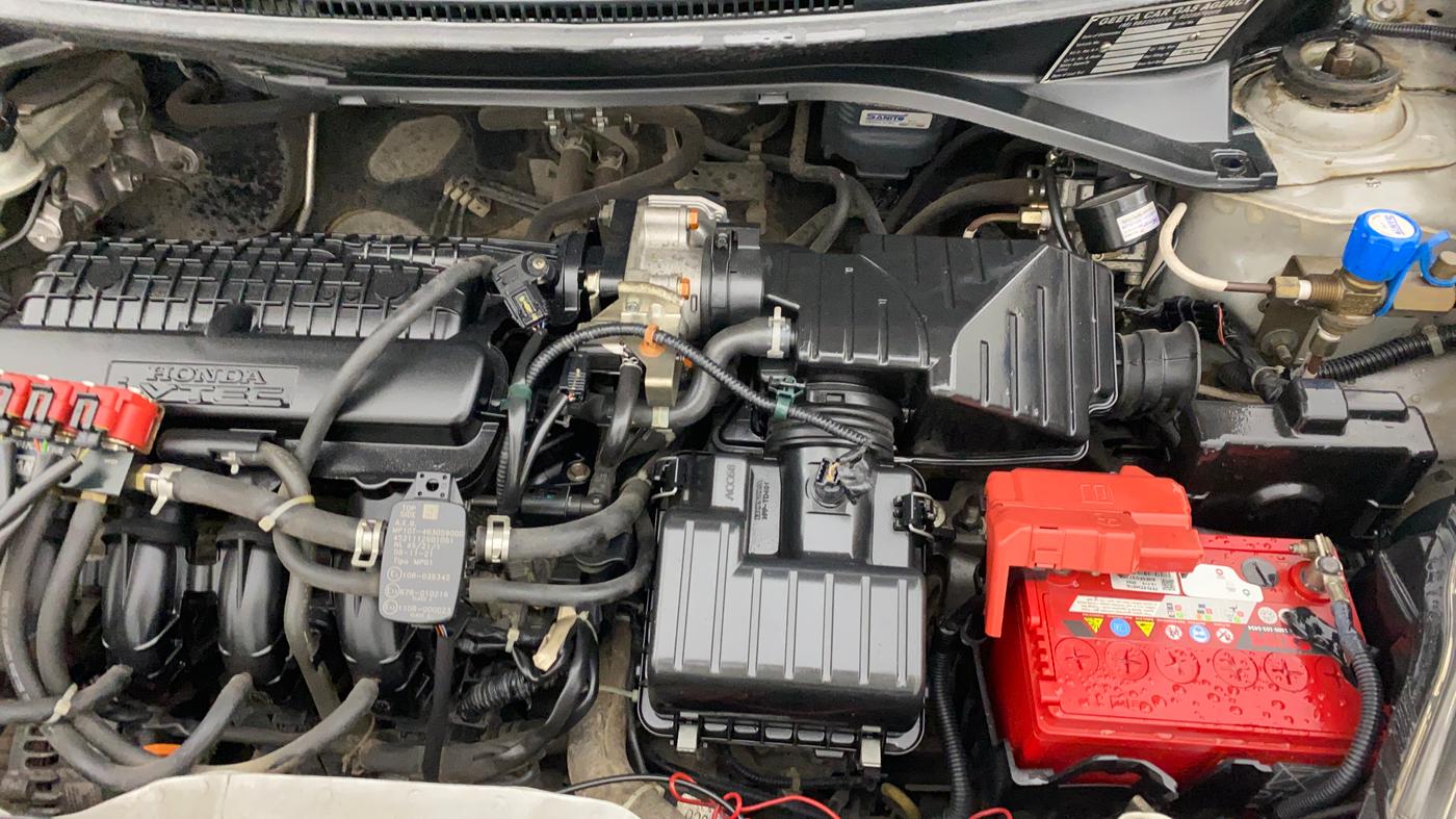 2015 Honda Brio VX AT, CNG, Automatic, 75,747 km, Engine View - Left