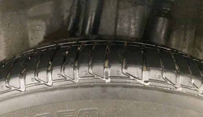 2015 Honda Brio VX AT, CNG, Automatic, 75,747 km, Left Rear Tyre Tread