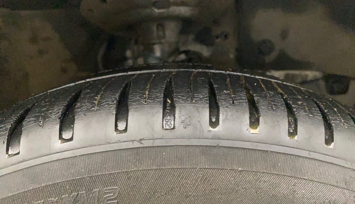 2015 Honda Brio VX AT, CNG, Automatic, 75,747 km, Right Front Tyre Tread