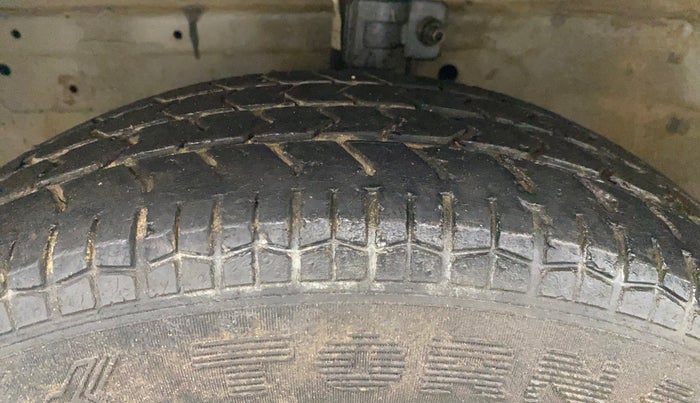 2014 Maruti Swift Dzire VDI, Diesel, Manual, 1,20,186 km, Left Front Tyre Tread
