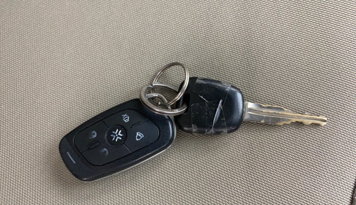 2015 Maruti Alto K10 VXI, Petrol, Manual, 1,42,206 km, Key Close Up