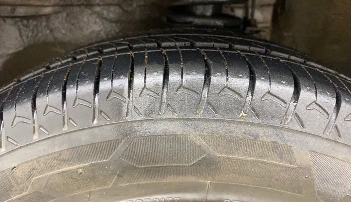 2015 Maruti Alto K10 VXI, Petrol, Manual, 1,42,206 km, Left Front Tyre Tread