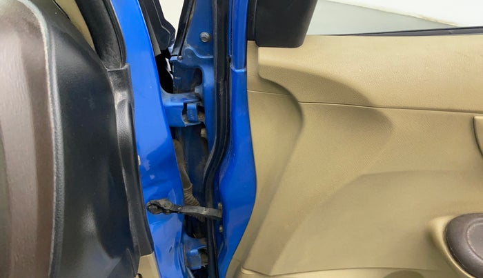 2013 Honda Brio S MT, CNG, Manual, 25,280 km, Driver-side door - Checker assembly is not functional